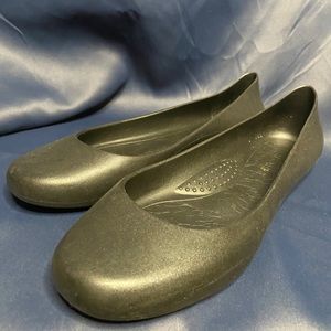 Okabashi rubber-like shoes